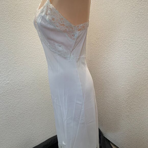 Vintage Pembroke lace trim off white slip size 34R great condition - Picture 4 of 8